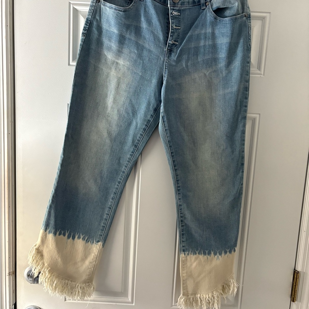 Stylish Two-Tone Frayed Hem Jeans